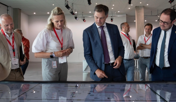 c7c7娱乐平台集团接待比利时宰衡ALEXANDER DE CROO和副宰衡VINCENT VAN QUICKENBORNE来访旅行总部